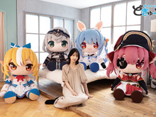 あまりにもデカい!「ホロライブ」兎田ぺこら、宝鐘マリンら4人の超特大ぬいぐるみ「どきゅーと」が受注販売 画像