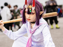 【コスプレ】メンチを切る『FGO』酒呑童子の網タイツ美脚から目が離せない!?セーラー服に木製バットとピンヒールが映える【写真8枚】 画像