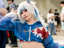 【コスプレ】爽やかな「ホロライブ」サメちゃんがキュート!大胆なへそ出し衣装も着こなす台湾美女レイヤー【写真8枚】 画像
