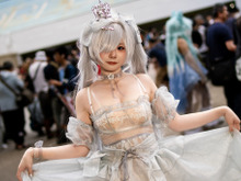 【コスプレ】半透明なドレスがセクシーすぎる!台湾美女の『NIKKE』シンデレラが神秘的なオーラ全開で美しい【写真8枚】 画像