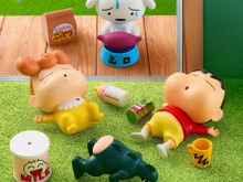 「クレヨンしんちゃん」新作一番くじのテーマは「お食事」!もぐもぐ顔なカスカベ防衛隊、ボーちゃんのしずく型カレー皿などユニークなラインナップ 画像