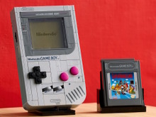 「初代ゲームボーイ」が大人向けレゴになって登場!ボタンや差込口、『ゼルダ』『マリオ』のカートリッジまで付属の超本格仕様 画像