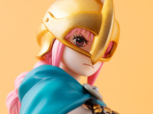 兜やマントを外すとより美しい…！「ワンピース」ドレスローザ編より、大胆な鎧を纏った「剣闘士 レベッカ」フィギュアが復刻 画像