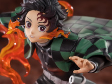 「鬼滅の刃」フィギュアが発売!ヒノカミ神楽発動時の「竈門炭治郎 煉獄鍔ver.」と、”霹靂一閃”が決まる「我妻善逸」の2商品 画像