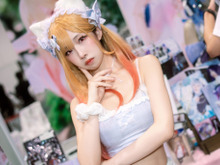 【コスプレ】「着せ恋」喜多川海夢、ギャルの魅力全開!へそ出し×ルーズソックス姿の香港美女があまりに可愛すぎる【写真8枚】 画像