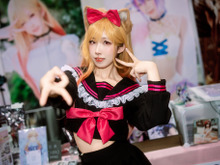 【コスプレ】王道セーラー服が激かわの「着せ恋」喜多川海夢!ミニスカと美くびれもチラリする香港美女レイヤー【写真8枚】 画像