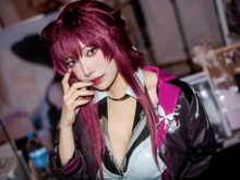 【コスプレ】『崩壊:スターレイル』カフカのセクシーな眼差しがたまらない!黒ストッキングに映える美脚を見よ【写真8枚】 画像
