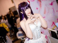 【コスプレ】スラリと伸びた手足がミニスカドレスに映えすぎ！『NIKKE』ミハラのクールな微笑みに涼を感じる【写真6枚】 画像