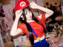 【コスプレ】香港美女の「マリオ」がスタイル良すぎ!シースルーのチラ見せ衣装にドキドキが止まらない【写真7枚】 画像