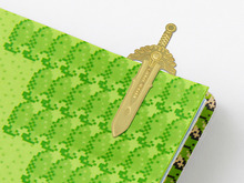 ロトの剣がクリップに!「ドラゴンクエスト文具屋」新グッズが予約受付中―「冒険の書」デザインのパッケージでお届け 画像