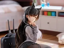 スカートから覗く黒ストッキングに包まれた太もも…!『アズレン』より「愛宕」が制服衣装「学園トロイメライ」でフィギュア化 画像