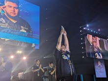 プロ格闘ゲーマーのMenaRD選手、自身の誕生日に「Pride of dominican culture award（ドミニカ文化の誇り賞）」を受賞ー「EVO 2025」の『スト6』部門で優勝 画像
