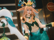 【コスプレ】香港美女の『LOL』リリアの造形美がハンパない!四足歩行を再現した幻想的な美しさに心奪われそう【写真7枚】 画像