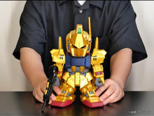 全高約24cm、金色塗装で圧倒的存在感!「機動戦士Zガンダム」より「SD百式」ジャンボソフビフィギュアが本日9月4日12時より予約受付開始 画像