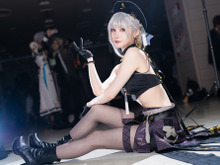 【コスプレ】振り向きポーズの背中が美しすぎる!『鳴潮』散華のスラリとしたスタイルを完全再現した美女レイヤー【写真10枚】 画像