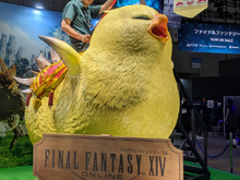でぶチョコボに乗ってTGS会場を一望! 今年もスクウェア・エニックス『FF14』ブースをチェック&『FFタクティクス』ブースにも寄り道【TGS2025】 画像