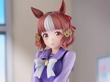 そっと見上げるような表情が可愛い!「ウマ娘 シングレ」より「ベルノライト」がトレセン学園制服姿で立体化、特徴的な“B”の髪留めまで再現 画像