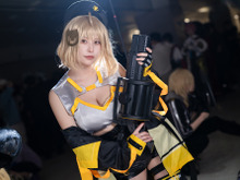 【コスプレ】迫力のボディで銃を手にポーズを決める!ハード&セクシーな空気感を作り出す『NIKKE』アニスの美女レイヤー【写真8枚】 画像