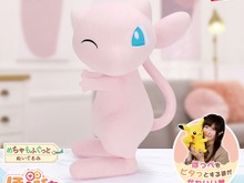 ほっぺをピタっとするミュウのぬいぐるみが可愛い!10月登場予定の『ポケモン』クレーンゲーム景品をまとめてチェック 画像