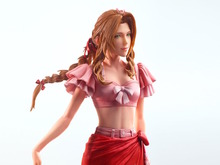 『FF7』パレオまとった水着エアリスが美しい…!可動するクラウドからティファまで、3人のフィギュアが予約受付中 画像