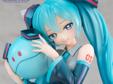 ガンダム45周年「初音ミク」×「ダブルオーガンダム」が1/7スケールフィギュア化!イラストレーター・Ixy氏によるイラストを繊細に表現 画像