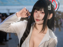 【コスプレ】黒ストッキングにタイトなミニスカートが完璧！香港美女の『ブルアカ』調月リオは目のやり場に困る美しさ【写真8枚】 画像