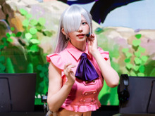【コスプレ】日本一のコスプレイヤーのえなこが『七つの大罪:Origin』エリザベスで登場!美くびれ&絶対領域で魅せる【写真27枚】 画像