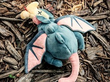 『モンハンワイルズ』ゲリョスがぬいぐるみポーチに!“死んだふり”をコミカルに再現 画像