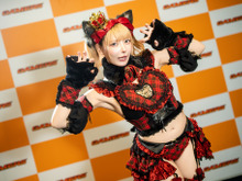 【コスプレ】へそ出し×太ももがあざとい魅惑の子猫メイド参上！赤チェックの衣装と猫っぽいポージングが可愛すぎでしょ【写真7枚】 画像