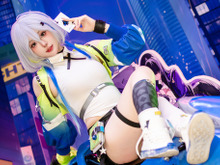 【コスプレ】タイトな衣装とショーパンが似合う美女ライダー！『カレイドライダー』バイクの上で放り出した美脚が無防備すぎる【写真7枚】 画像