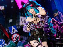 【コスプレ】網ニーハイ×ナイスバディなライダーが可愛すぎ！『カレイドライダー』中国美女のウインクに胸キュンが止まらない【写真8枚】 画像