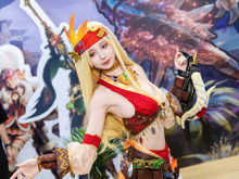 【コスプレ】『モンハン』踊り子風の軽装備な衣装が似合う！くびれの美しさが際立つ女性ハンターが優雅なポージングで魅せる【写真7枚】 画像