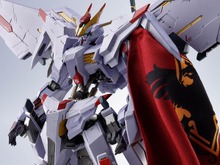 「鉄血のオルフェンズ」より「ガンダムマルコシアス」がMETAL ROBOT魂化！“布製のマント”がカッコ良さを引き立てる 画像