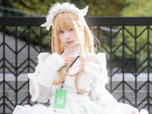 【コスプレ】新人美少女コスプレイヤーの純白ミニスカドレスが可愛すぎ！金髪ロングヘアーで清楚な魅力も全開【写真12枚】 画像