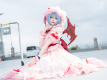 【コスプレ】美しい瞳に吸い込まれそう…！愛らしく、妖しく表情や仕草を変化させる「レミリア」レイヤーの表現力が本物すぎた【写真8枚】 画像