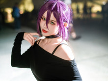 【コスプレ】台湾美女の「チェンソーマン」レゼが妖艶！見惚れる横顔にハイヒール&黒ストッキングで美脚が映える【写真8枚】 画像