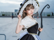 【コスプレ】ウエストが細すぎる…！華奢なボディとフリルが美しい衣装で、曇天に佇む「霧雨魔理沙」の雰囲気が良すぎた【写真10枚】 画像