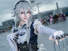 【コスプレ】スラリとした美脚にクラシカルなメイド衣装が映える！「十六夜咲夜」の美女レイヤーがゲームキャラのような美しさを披露【写真8枚】 画像