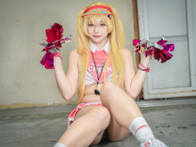 【コスプレ】元気いっぱいの応援とダイナマイトな太ももでテンション爆上げ！『NIKKE』クレイの美女レイヤーが可愛くハッスル【写真10枚】 画像