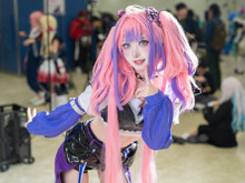 【コスプレ】キラキラ瞳のギャルメイクにツインテールが可愛い！ホロライブ「綺々羅々ヴィヴィ」のへそ出し衣装が似合う美女レイヤー【写真9枚】 画像