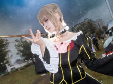 【コスプレ】優雅なドレス姿が貫禄ありすぎる！現代に降臨した『うみねこのなく頃に』黄金の魔女の佇まいが強くてかっこいい【写真8枚】 画像