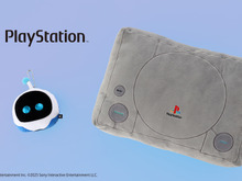 初代プレステのクッションが順次発売！『ASTRO BOT』チャームは持ち歩けて、リストレストとして活用可能 画像