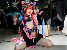 【コスプレ】猫耳パーカー×へそ出しショーパンのにゃんこポーズが可愛すぎ！「猫汰つな」のいたずら子猫っぷりにメロメロ【写真6枚】 画像