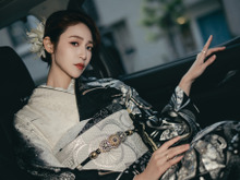 【謹賀新年】横顔が美しすぎる美女詣をお届け！漆黒の豪華振袖の着こなしが艶っぽい【写真8枚】 画像