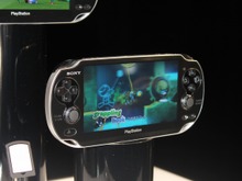 PSP後継機「NGP」を間近でチェック! カラーは2種類～ゲームカードも 画像