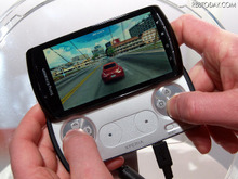 PlayStationフォン「Xperia PLAY」、英国などで発売 画像