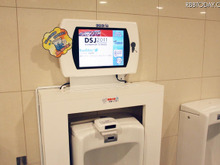 【Interop Tokyo 2011】会場のトイレでびっくり!?――セガがゲーム機「トイレッツ」を設置 画像