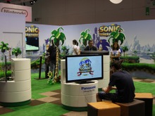 【gamescom 2011】20周年ソニック一色のセガブース、過去のグッズも展示 画像