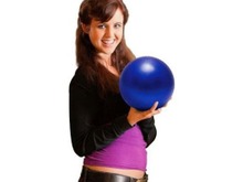 “リアルなボウリング体験”・・・Kinect向けにボウリングの玉が発売（重さ0.5kg）  画像