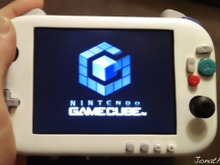 ミュージックビデオまで用意された自作携帯型ゲームキューブ！ 画像